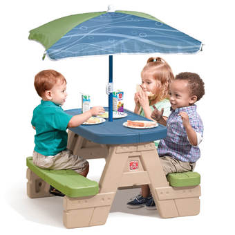 Step2 Sit & Play Picnic Table & Umbrella 
